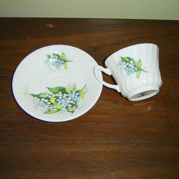 Royal Sutherland blue white bouquet swirl cup and saucer VGU - Picture 6 of 7